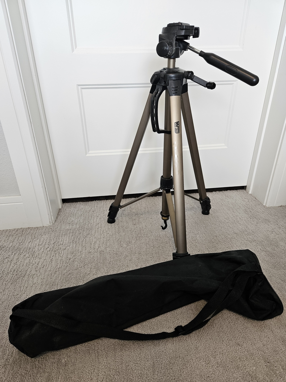 Camera Tripod with Carry Bag - Black and Bronze